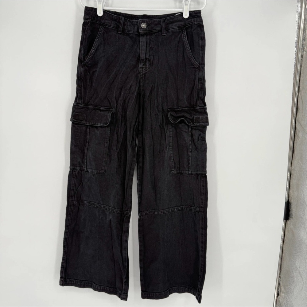 American Eagle Women's High Rise Baggy Wide Leg Multi-Pocket Cargo Jeans-Black